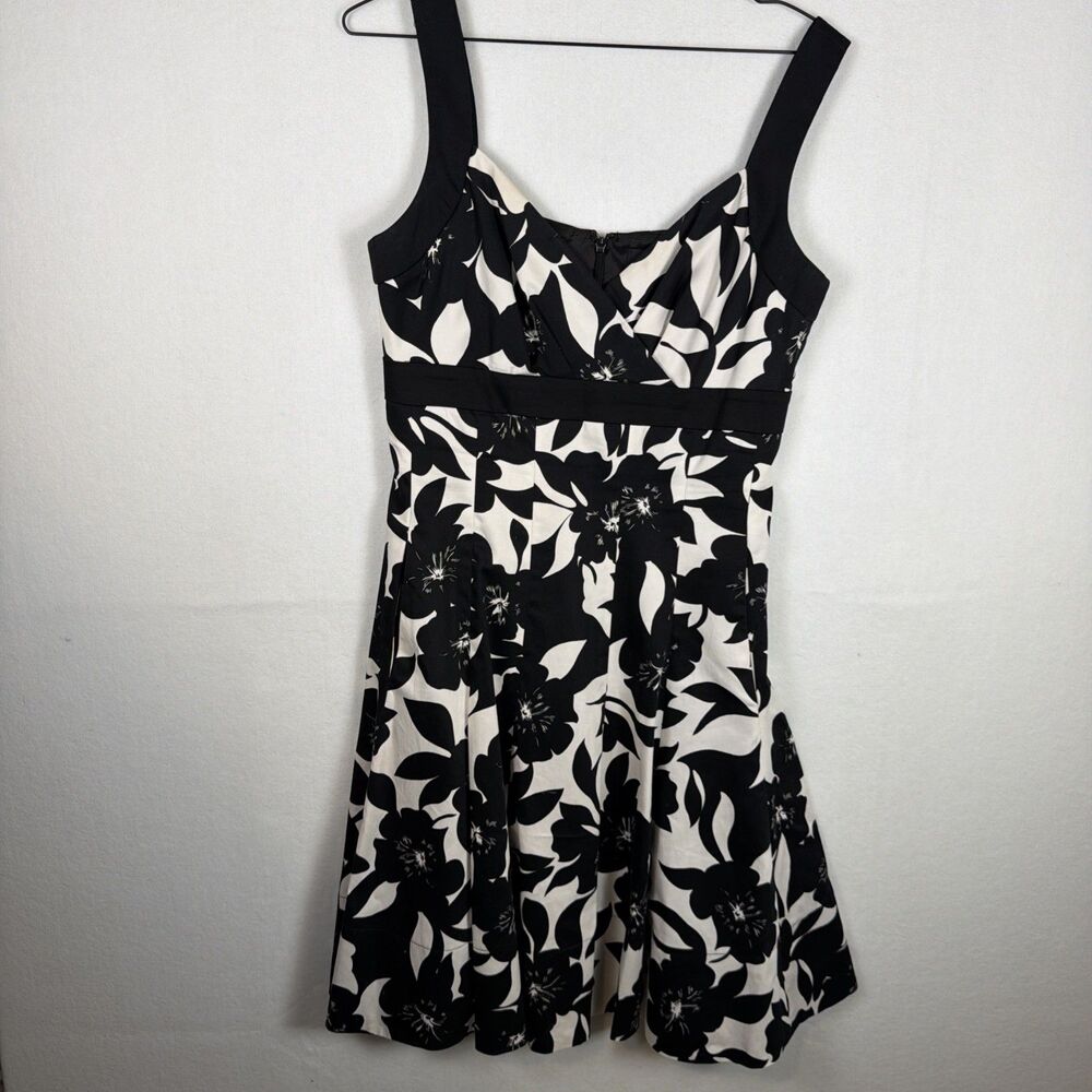 White House Black Market black white floral cotton lined dress Size 6 w/pockets